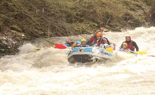 Havalar ısındı… Rafting tutkunları akın etti…