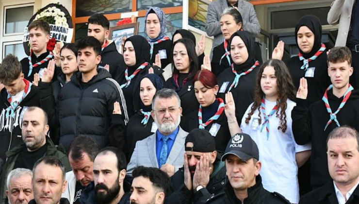 Öğrencileri, kazada ölen Vahide öğretmeni izci selamıyla uğurladı