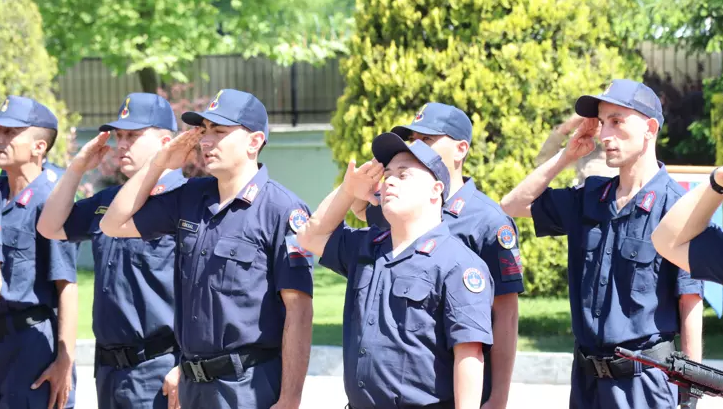12 engelli birey temsili askerlik sonrası tezkerelerini aldı