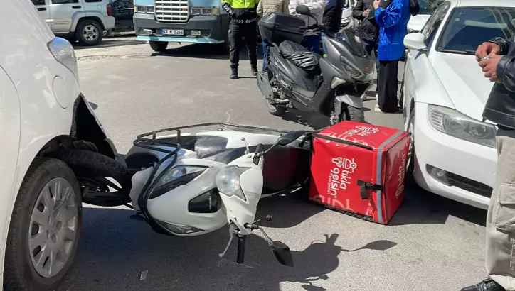 Önündeki otomobile çarptı… Sürücü hastaneye kaldırıldı…