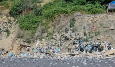 2009’da kapatılan çöplüğün atıkları sahile vurdu…