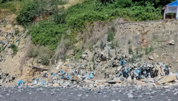 2009’da kapatılan çöplüğün atıkları sahile vurdu…
