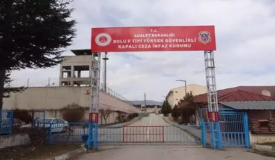 Koğuş arkadaşını bıçakla öldürdü…