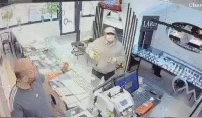 Oyuncak tabanca ile kuyumcu soymaya çalıştı…