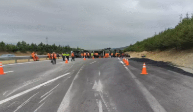 Sıcak asfalt yüklü kamyon devrildi…