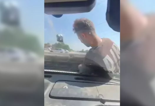 Arızayı bulmak için ustayı motora bindirdi…