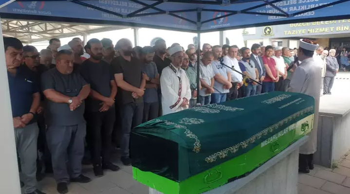 Balon nedeniyle nefessiz kalan Muhammed Ali, toprağa verildi