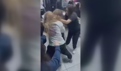 Liselilerin “KORSE” Kavgası… Kameralara yansıdı…