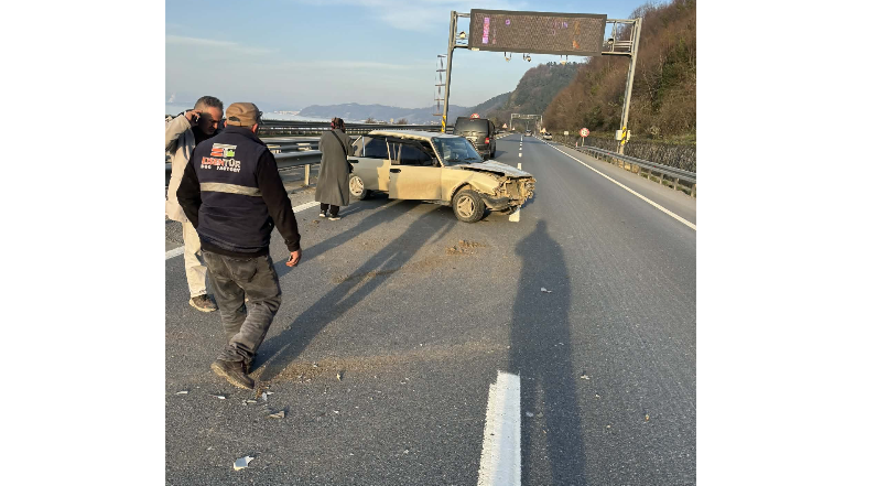 Bariyerlere çarparak durabildi… 2 kişi yaralandı…