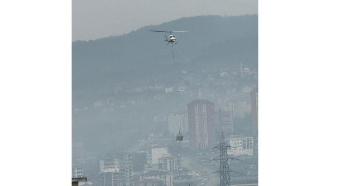 Helikopteri gören vatandaşlar merakla izledi…