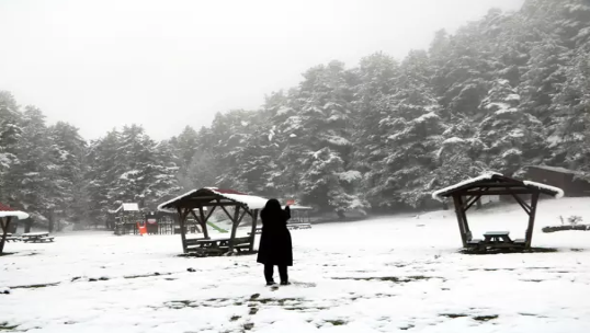 Yağmur, kendini kara bıraktı…