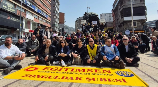 Zonguldak’ta öğretmenler oturma eylemi gerçekleştirdi…