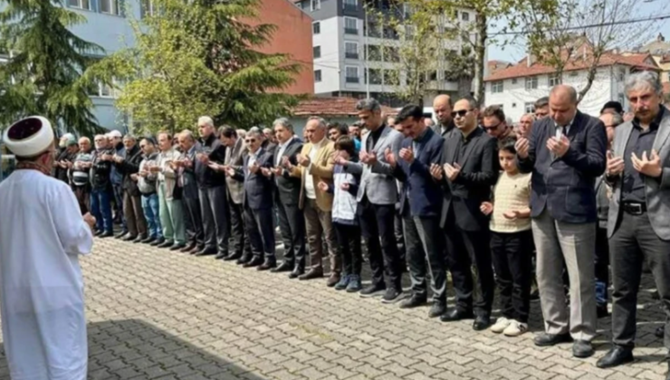 Vefat eden öğretmenler ve öğrenciler cenaze namazı kılındı..