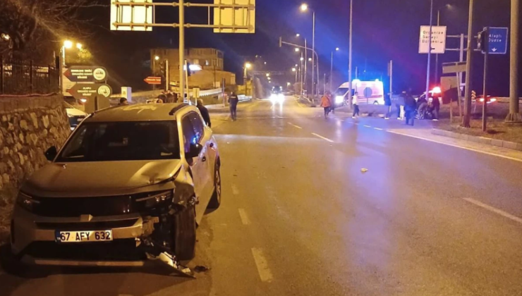 Otomobil ile motosiklet çarpıştı… Yaralı var…