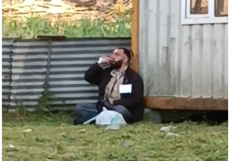 Önce yardım topladı… Sonra ise keyfini yaşadı…