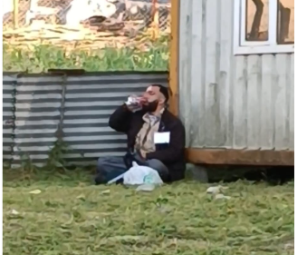 Önce yardım topladı… Sonra ise keyfini yaşadı…