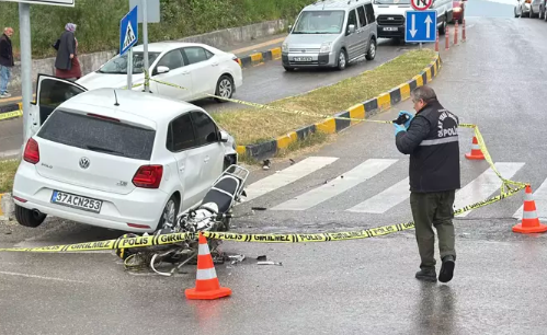 Otomobille motosiklet kavşakta çarpıştı: 2’si ağır, 3 yaralı