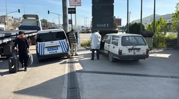 Çalınan otomobil akaryakıt istasyonunda terk edilmiş halde bulundu