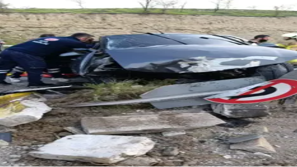 Karabük’te otomobil refüje çarptı: 1 ölü, 3 yaralı