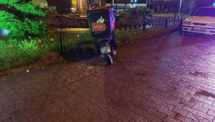 Yağışlı havada motosikleti devirdi…