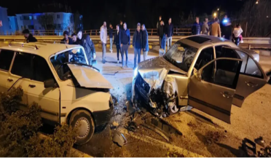 Kavşakta ters yöne giren alkollü sürücünün otomobili, başka otomobille çarpıştı: 6 yaralı