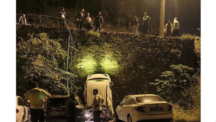 İlginç kaza… Polisten kaçayım derken!…
