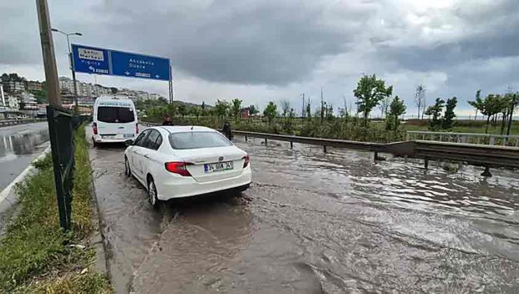 Zonguldak-İstanbul kara yolu su ile doldu, araç kuyrukları oluştu…