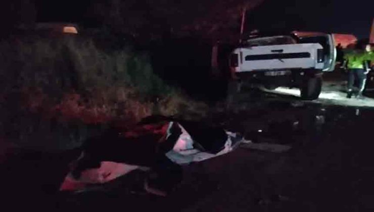 Kamyonet ile TIR çarpıştı: 3 yaralı…