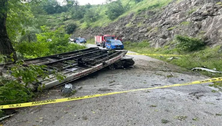 Uçuruma yuvarlanan çekicinin şoförü hayatını kaybetti