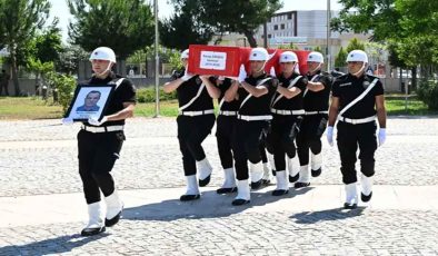 Hastalık nedeniyle hayatını kaybeden komiser toprağa verildi…