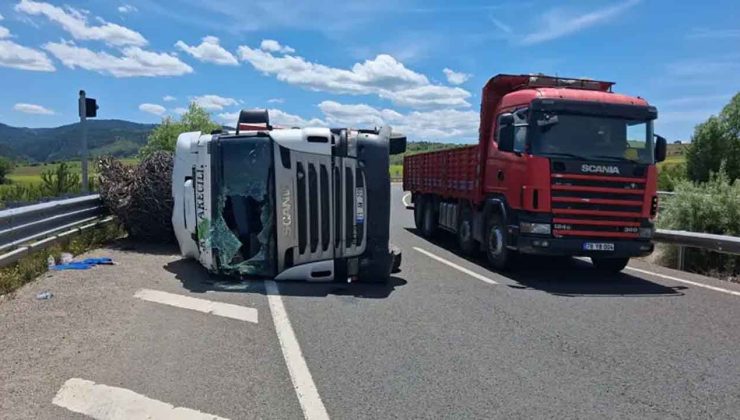 Hurda yüklü TIR devrildi: 1 yaralı…