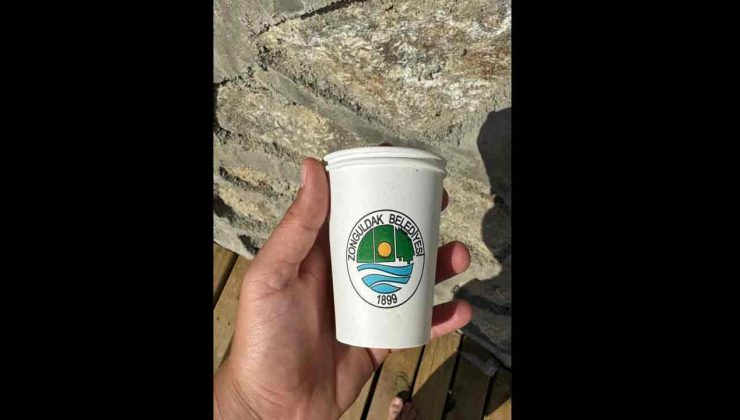 Plaja giriş ücretsiz…Bardak fiyatı ise…