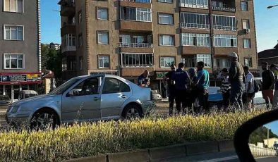 Yayaya yol verecekti… Kaza beraberinde geldi…