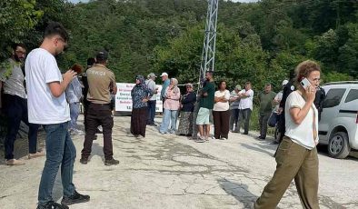 Mahalleli bir kez daha yol kapattı…