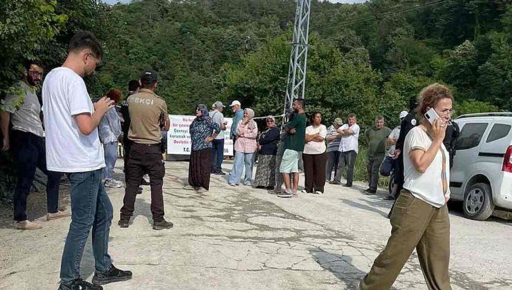 Mahalleli bir kez daha yol kapattı…