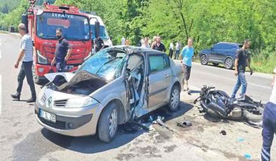 Motosiklet, akaryakıt istasyonuna dönen otomobile çarptı: 1 ölü, 1 yaralı