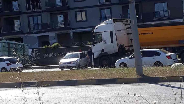 Tır otomobili sürükledi… Trafik kilitlendi…