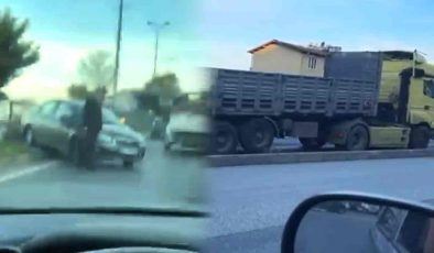 Tır otomobile çarptı: Araç refüje çıktı